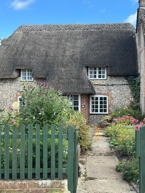 Charming UK cottage with traditional thatched roof